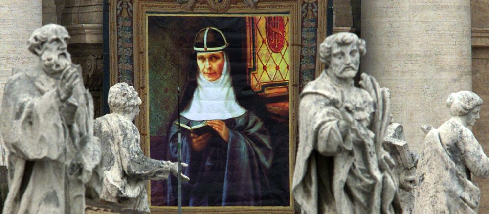 Das Portrait der Schwedin Maria Elisabeth Hesselblad an der Fassade des Petersdomes.