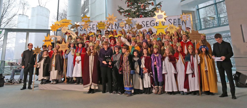 Sternsinger mit Bundeskanzlerin Merkel im Bundeskanzleramt