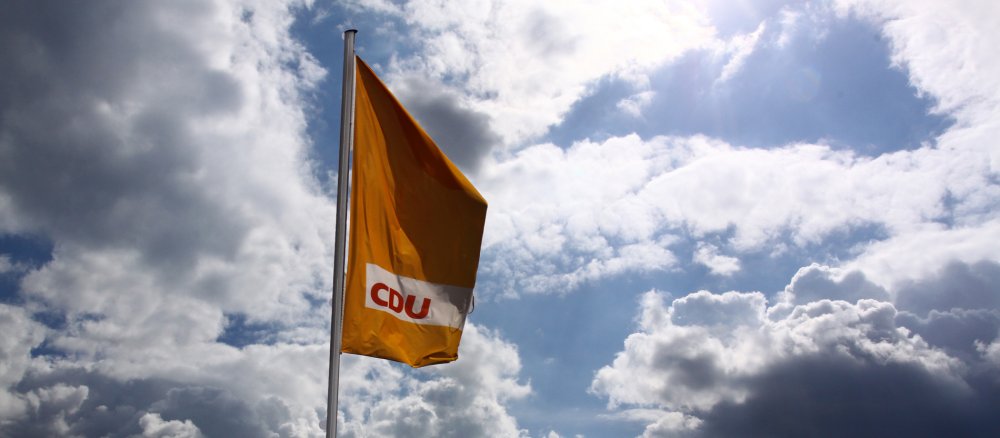 A flag with the CDU logo at the party headquarters in Berlin