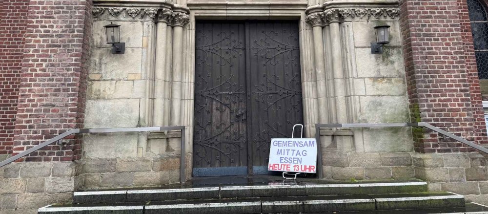 Jeden Dienstag gibt es in der Gastkirche St. Barbara in Essen-Kray eine warme Mahlzeit.
