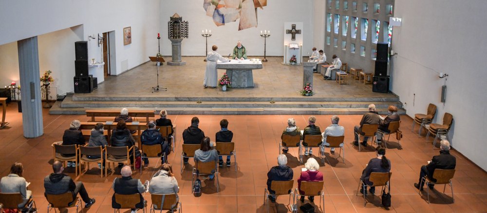 Kirchengemeinde mit neuer Bestuhlung