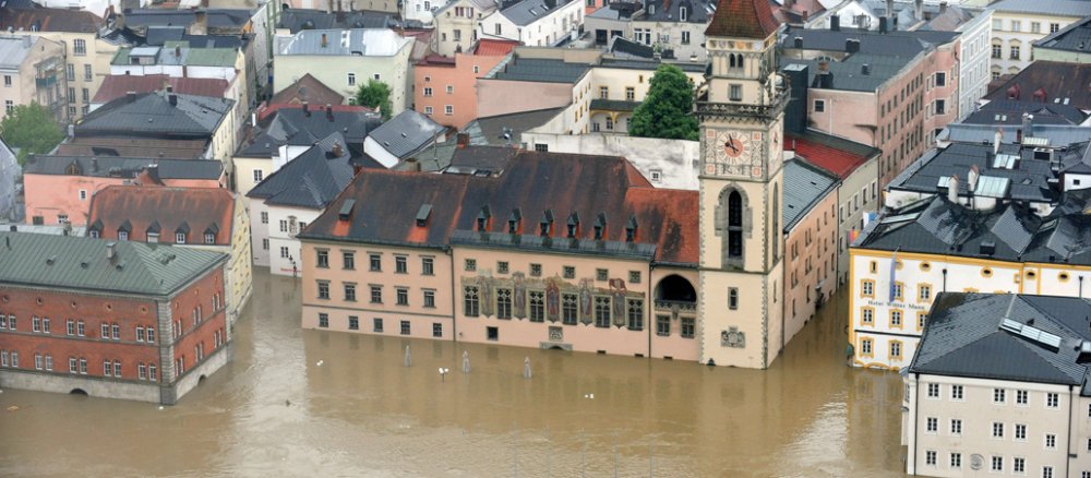 Hochwasser herrscht am 03.06.2013 in Passau (Bayern). Die Hochwasserlage in Passau spitzt sich weiter zu,