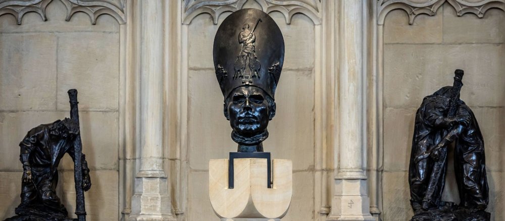 Bronze-Büste von Kardinal Clemens August von Galen im Münsteraner Dom