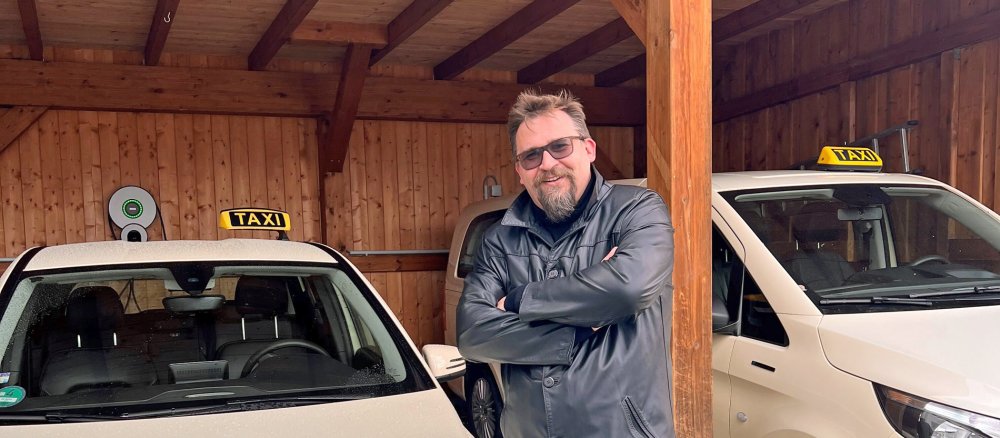 Paul Krutschek, Resurrektionisten-Pater, katholischer Priester in Taufkirchen und im Nebenberuf jetzt Taxifahrer