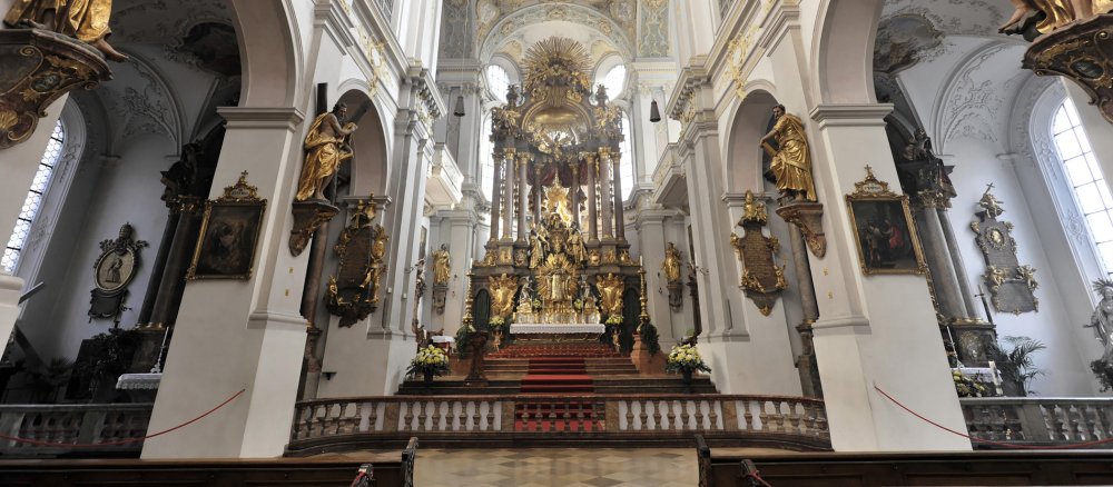 Hochaltar der Münchner Kirche St. Peter