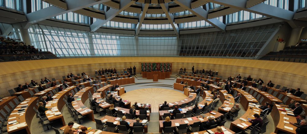 Abgeordnete des Landtags Nordrhein-Westfalen während einer Sitzung.