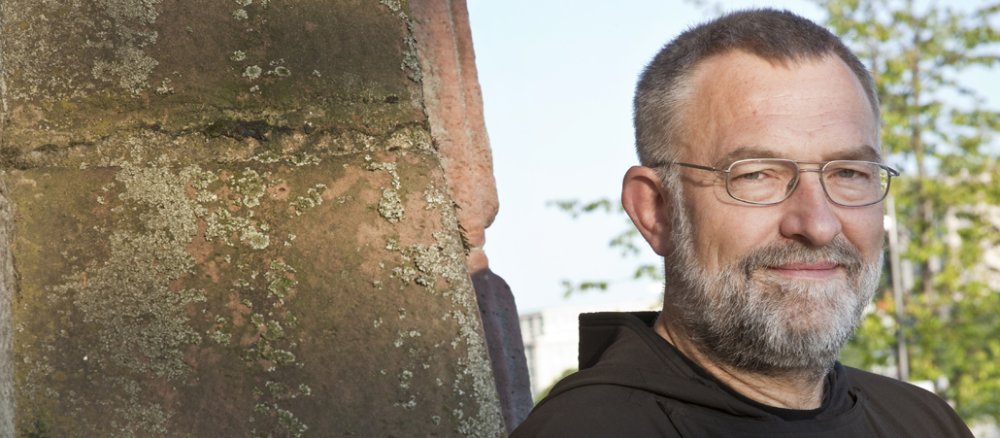 Bruder Paulus ist Kapuzinermönch und Priester. Er tritt häufig in den Medien auf.
