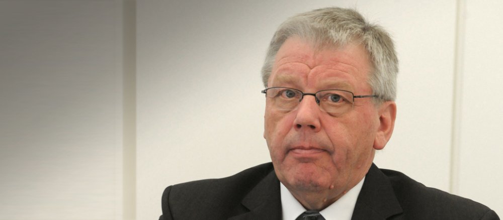 Weihbischof Dieter Geerlings mit bedenklicher Miene