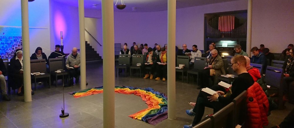 Die Queergemeinde Münster feiert ihre Gottesdienste in der Krypta der St. Antonius Kirche in der Pfarrei St. Joseph Münster Süd.