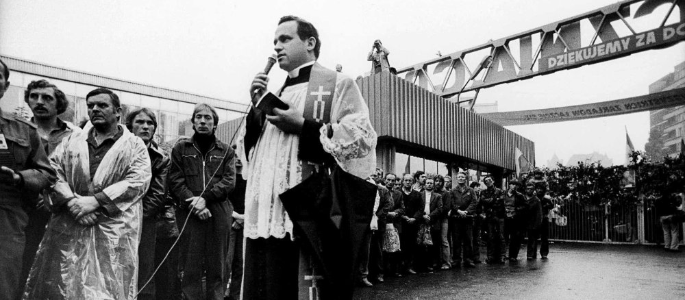 Henryk Jankowski feiert 1980 einen Gottesdienst mit 8.000 streikenden Arbeitern der Danziger Werft