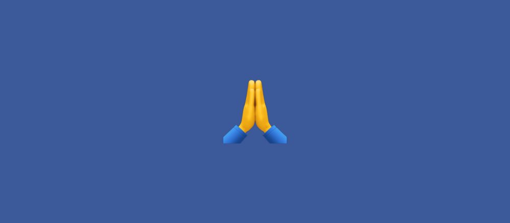 Das Emoji "gefaltete Hände" auf einem Facebook-blauen Hintergrund