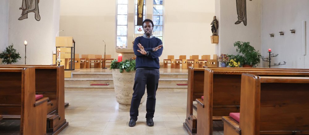 Priester Jean-Francois Uwimana rappt mit Gottes Segen