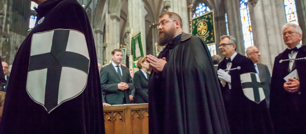 Mitglieder des Deutschen Ordens im Kölner Dom.