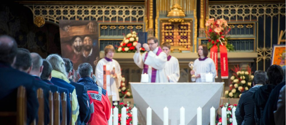 Gottesdienst im St. Jakobus Münster von Titisee-Neustadt für die Opfer des Brandunglücks in der Behindertenwerkstatt.
