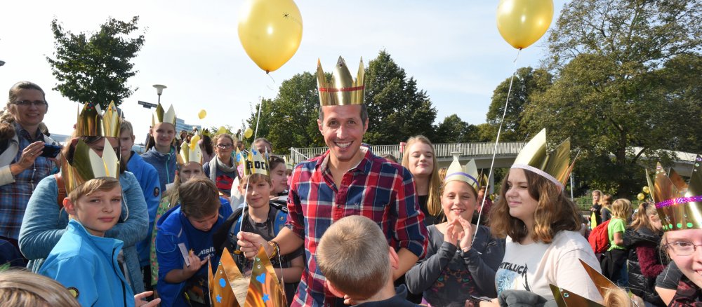TV-Reporter Willi Weitzel präsentiert seinen Film zur Aktion Dreikönigssingen 2018 in Hamburg