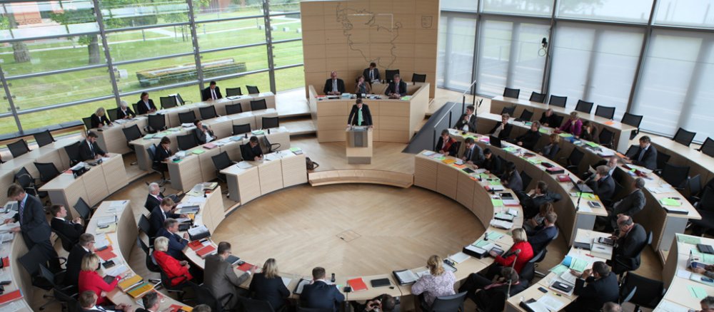 Abgeordnete des Kieler Landtags tagen im Landeshaus.