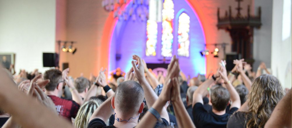 Metal-Gottesdienst in der Heilig-Geist-Kirche in Wacken