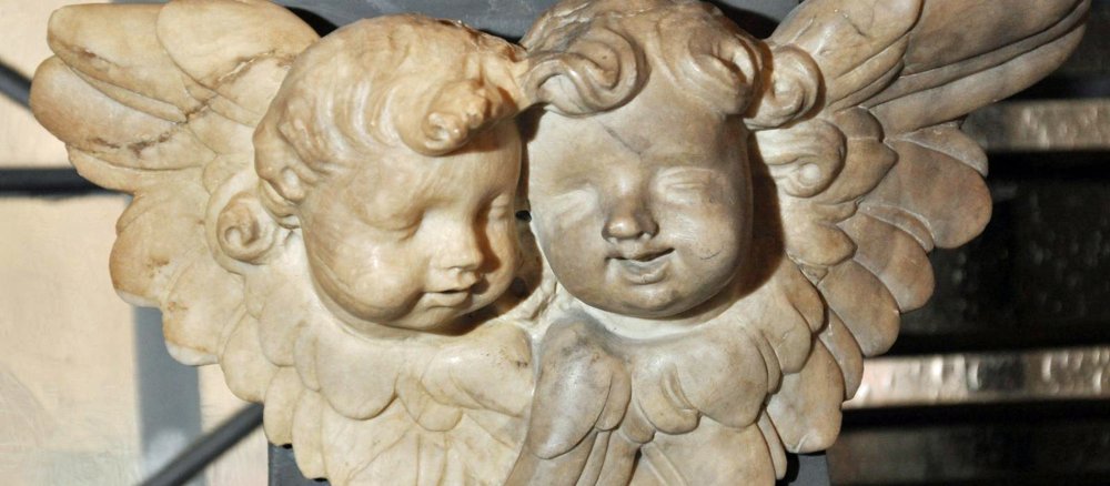 Teilrestaurierte Alabasterengel vom Statdpatronealtar des Bonner Münsters