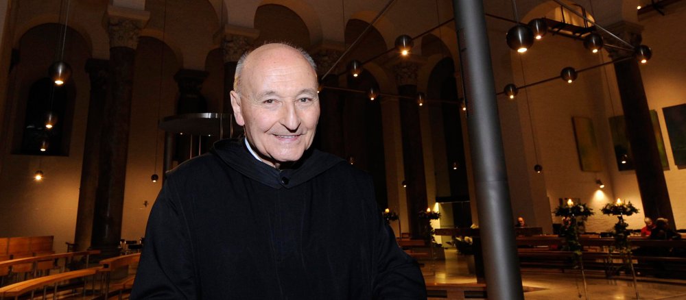 Altabt Odilo Lechner stellt die Abteikirche St. Bonifaz vor.