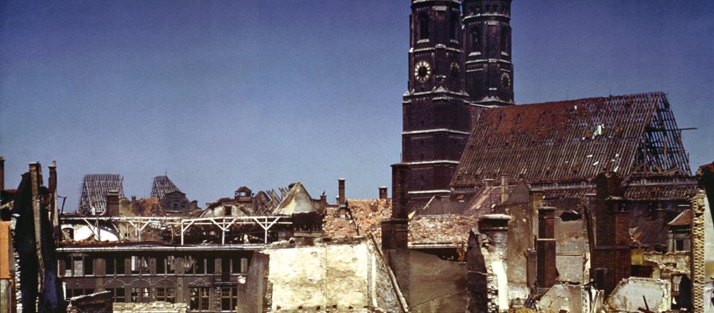Der zerstörte Liebfrauendom in München