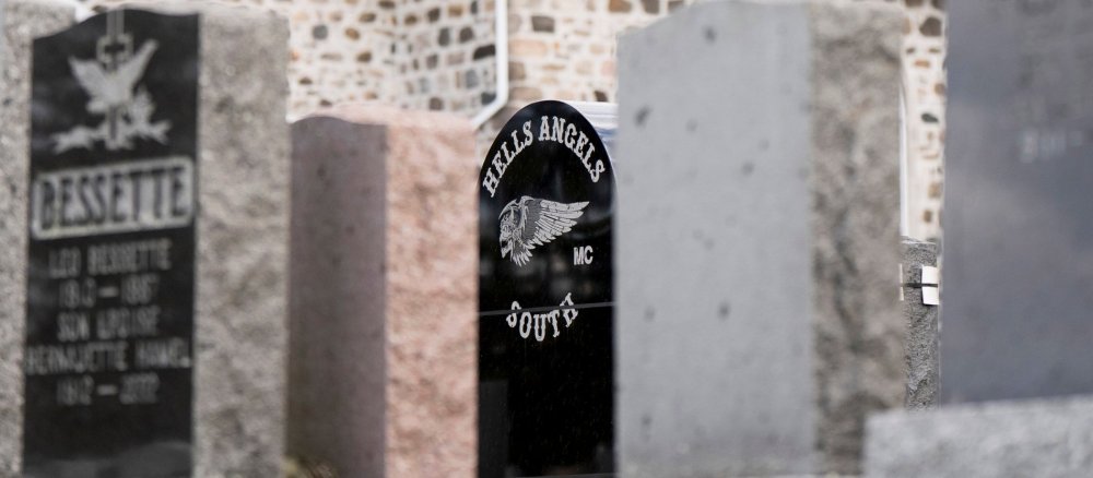 Auf dem katholischen Friedhof Saint-Basile-le-Grand wurde ein Grabstein der Hells Angels aufgestellt.