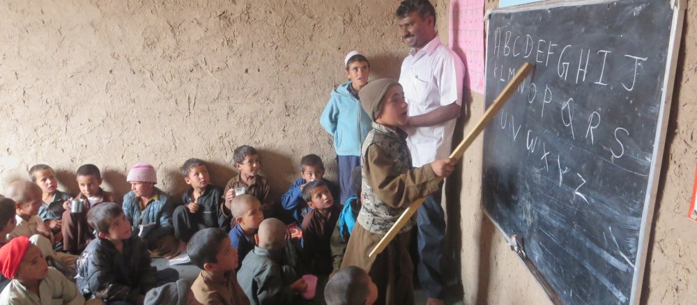 Kindern mit Bildung eine Zukunftsperspektive bieten: Seit 2005 begleitet der JRS in Afghanistan zurückgekehrte Flüchtlinge, die viele Jahre im Exil in Iran oder in Pakistan gelebt haben.
