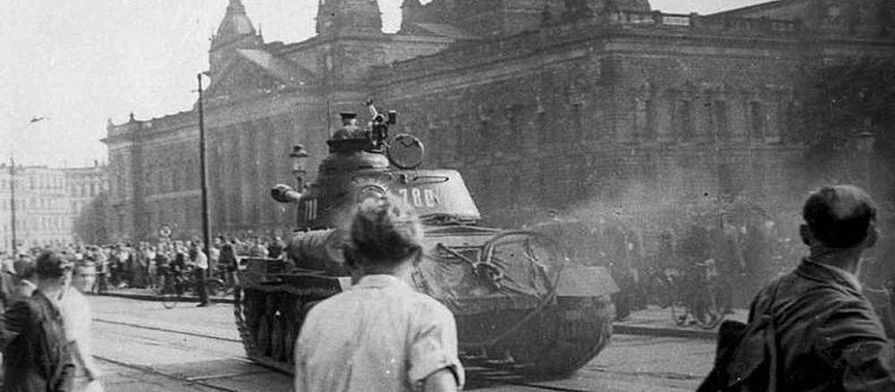 Ein sowjetischer Panzer während des Aufstandes am 17. Juni 1953 in Leipzig.