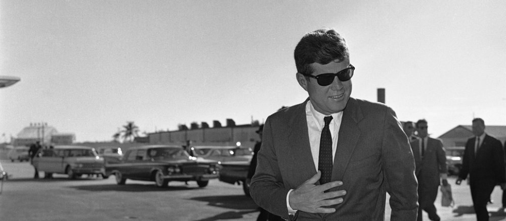 John F. Kennedy besteigt im Dezember 1961 ein Flugzeug in West Palm Beach.