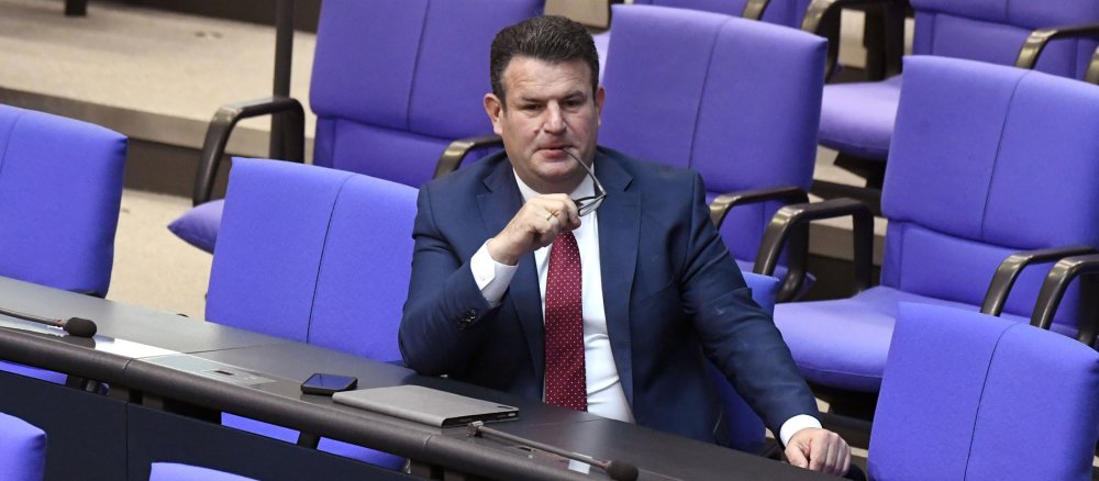 SPD-Politiker Hubertus Heil sitzt im Bundestag