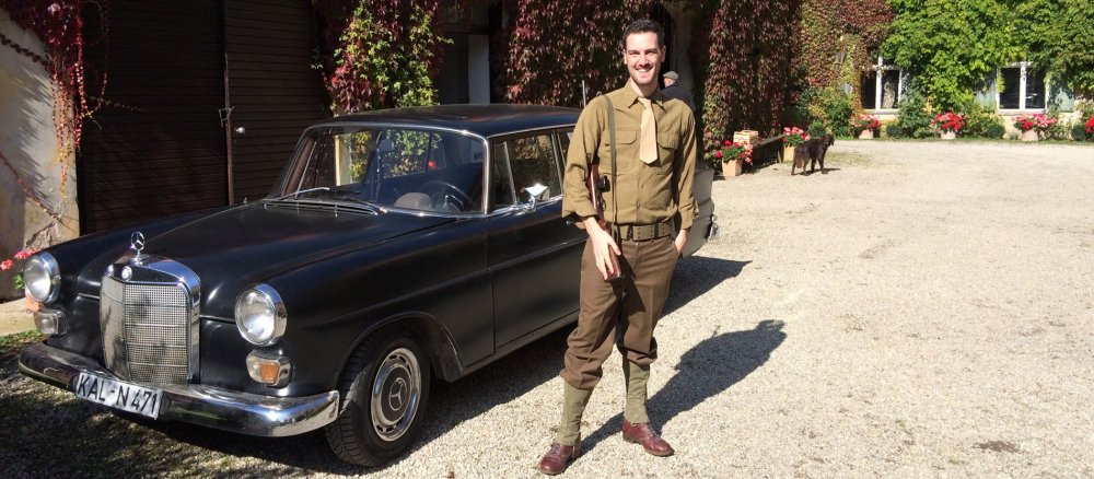 Pastoralassistent Tobias Schmitt am Set der ARD-Serie "Um Himmels willen"