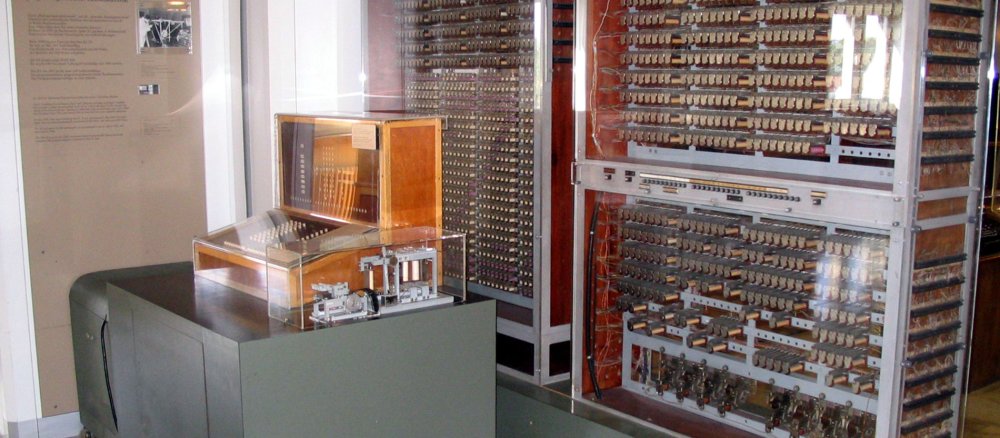 Ein Nachbau des ersten programmierbaren Computers Z3 im Deutschen Museum in München