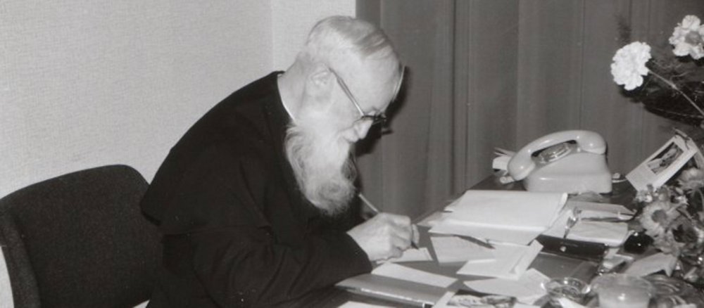 Pater Josef Kentenich am Schreibtisch