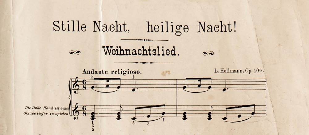 Ein Notenblatt mit den Noten zum Weihnachtslied "Stille Nacht, heilige Nacht".
