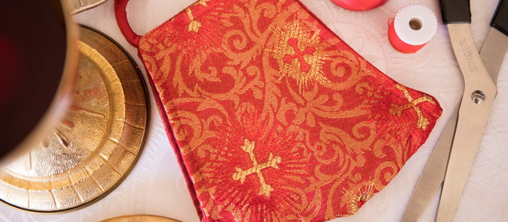 Liturgischer Mund-Nasen-Schutz in rot