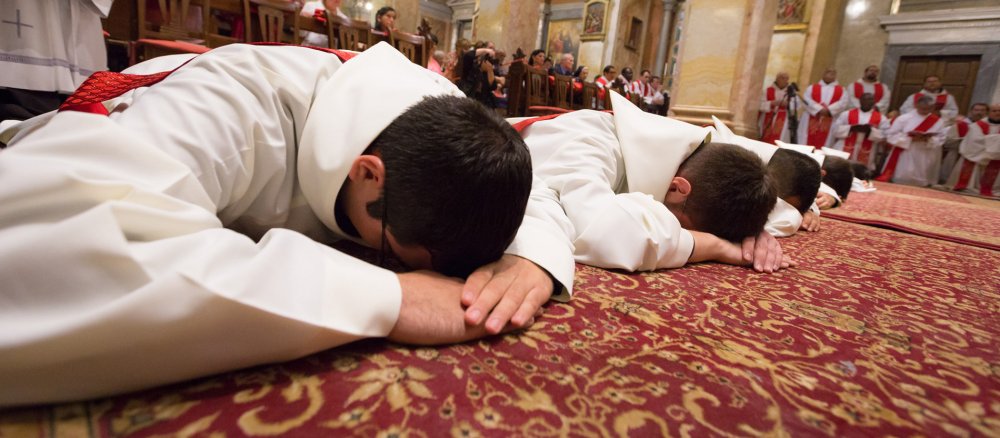 Franziskaner der Kustodie des Heiligen Landes werden vom Lateinischen Patriarchen von Jerusalem, Fouad Twal, zu Diakonen und Priestern geweiht.