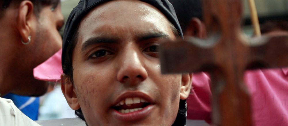 Eine Christ in Pakistan demonstriert für seine Rechte.