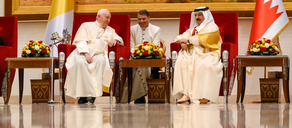 Papst Franziskus bei seiner Ankunft in Bahrain