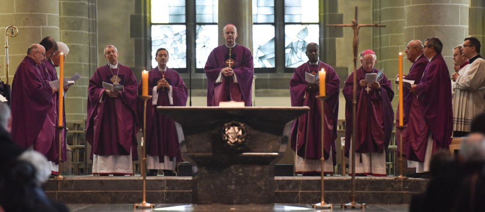 Gottesdienst zur Verabschiedung von Prälat Klaschka als Geschäftsführer von Adveniat im Essener Dom.