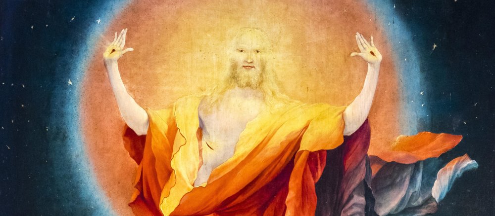 Christus steigt als aufgehende Sonne in einem Kreis aus Licht aus dem Grab auf.