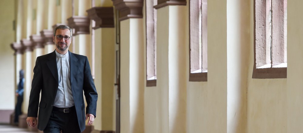Erzbischof Stefan Heße bei der Herbstvollversammlung 2015 der Deutschen Bischofskonferenz in Fulda.