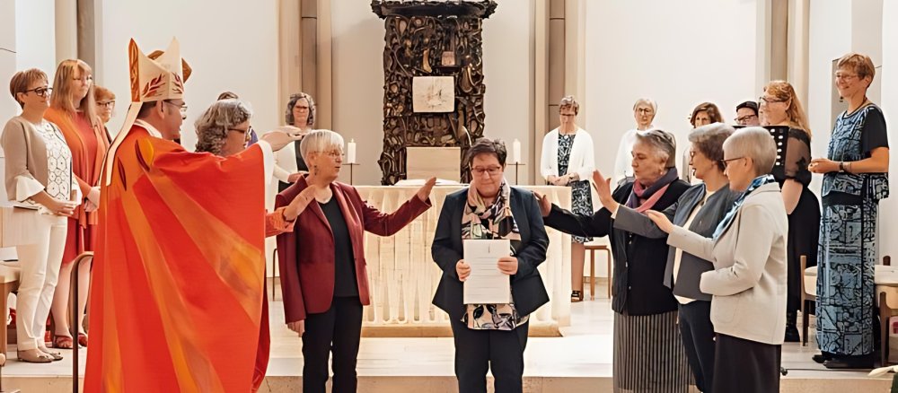 Final blessing during the 3rd diaconate course in Germany