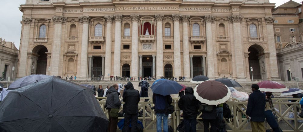 Regen auf dem Petersplatz am 12. März, dem ersten Tag des Konklaves 2013.
