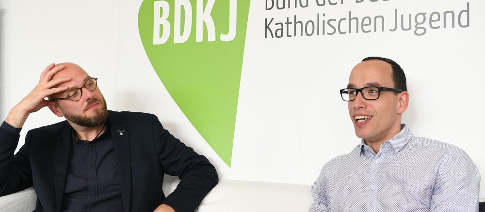BDKJ-Bundespräses Stefan Ottersbach und BDKJ-Bundesvorsitzender Gregor Podschun im Gespräch