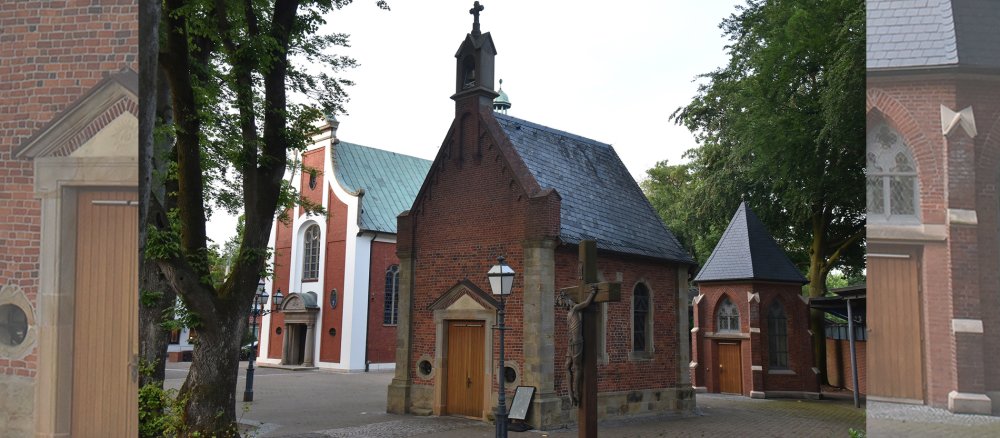 Die Gnadenkapelle von Bethen. Dahinter die neogotische Antoniuskapelle (r.) und die neobarocke Wallfahrtsbasilika (l.).