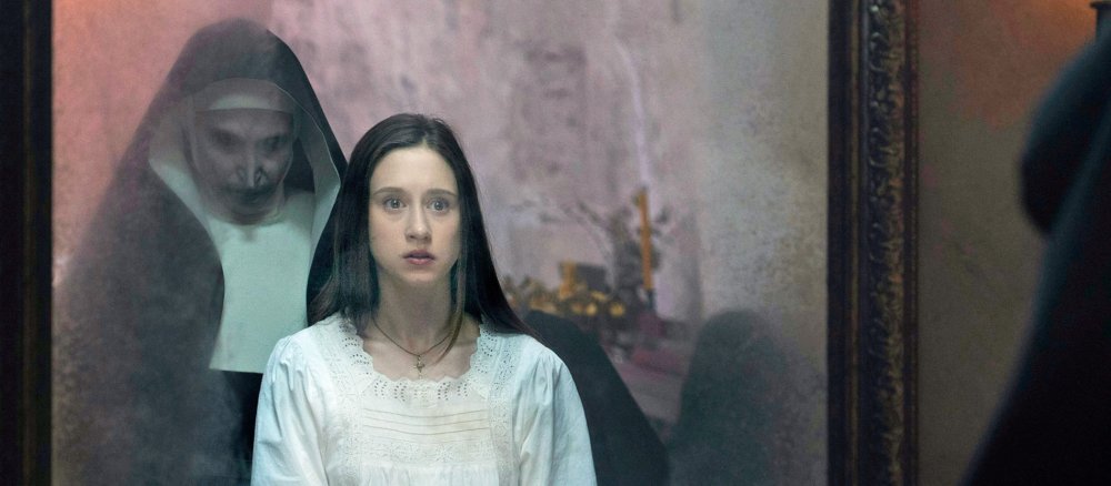 Im Film "The Nun" erscheint ein Dämon in Form einer Nonne im Spiegel.