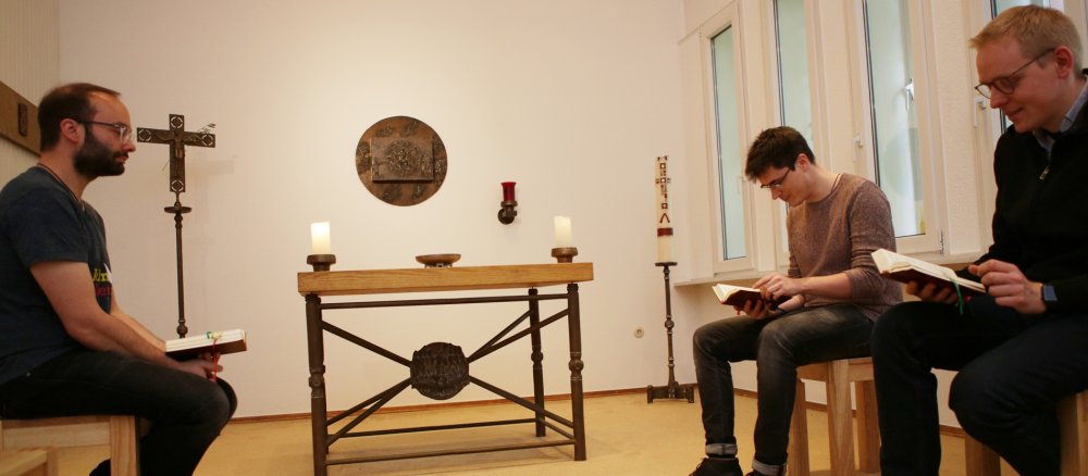 In der Kapelle der Priester-WG