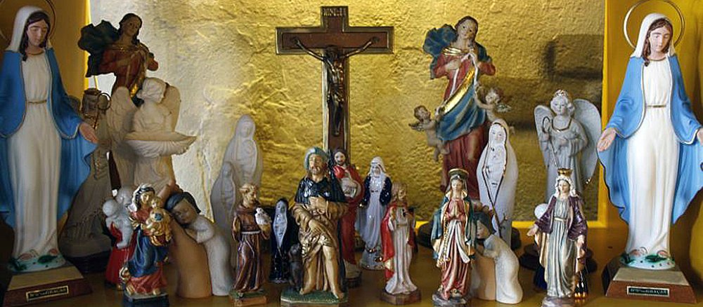 Das Geschäft "Ave Maria" in Berlin bietet eine Vielzahl an christlichen Devotionalien an.