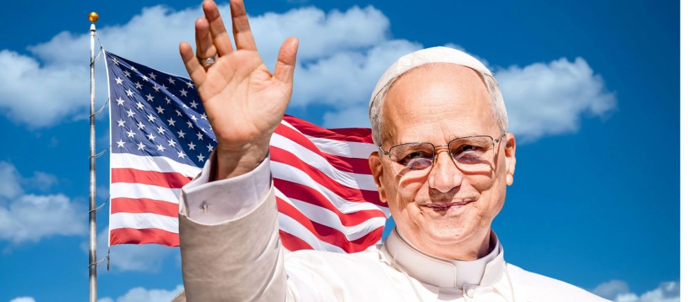 Papst Leo XIV. winkt vor einer US-amerikanischen Flagge
