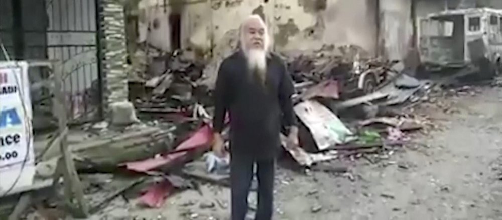 Screenshot einer Videobotschaft des von Terroristen entführten Priesters "Chito" Suganob.