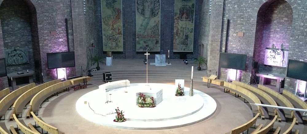 Der Altarraum der St.-Stephan-Kirche in Karlsruhe